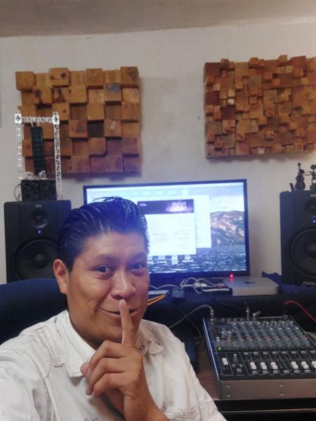 Grabando el albúm TODO UN CABALLERO, en el estudio de MENA RECORDS, del ING. ANTONIO SANCHEZ.